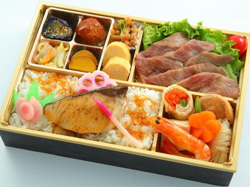 Ｎｏ．148 熊本県産A5　ブランド牛「和王」のステーキと鰤の照り焼き折り詰め弁当