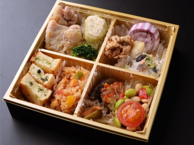 チキンステーキと彩菜１０品弁当