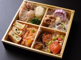 チキンステーキと彩菜１０品弁当