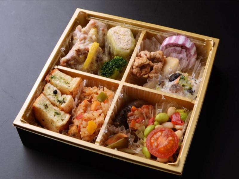 チキンとレモンのハニーマスタード煮込みと彩菜１０品弁当