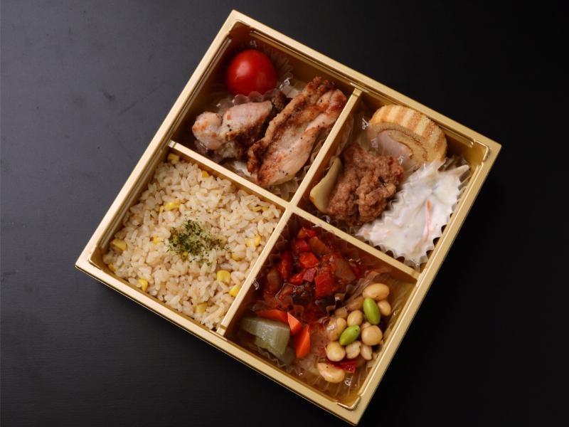 チキンステーキと彩菜８品弁当