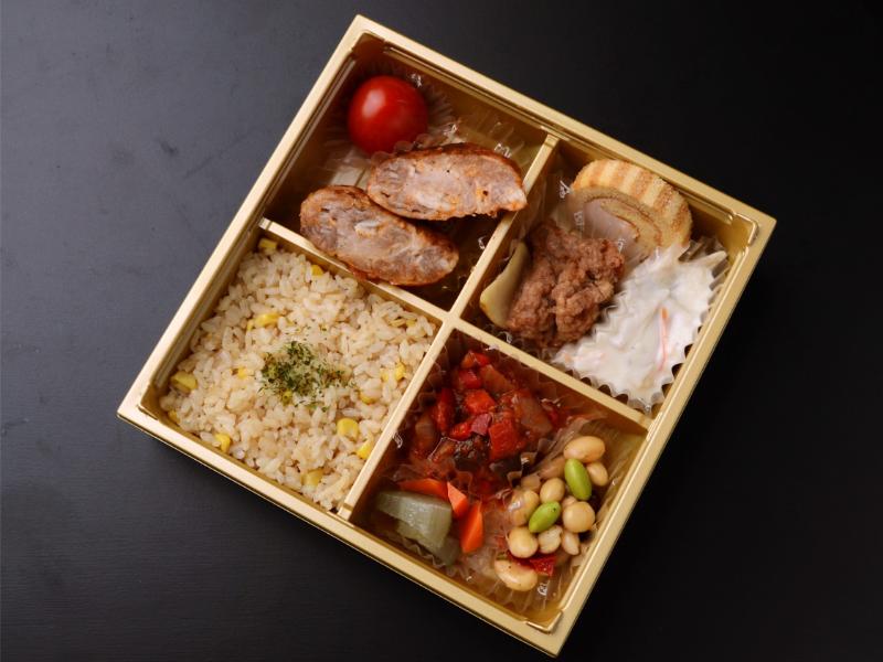ポークチャップと彩菜８品弁当