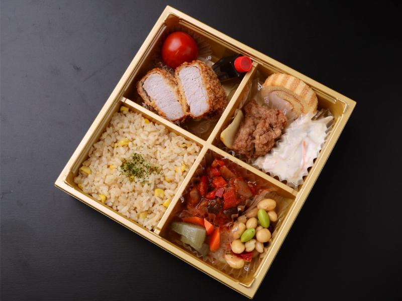 豚ヒレカツと彩菜８品弁当