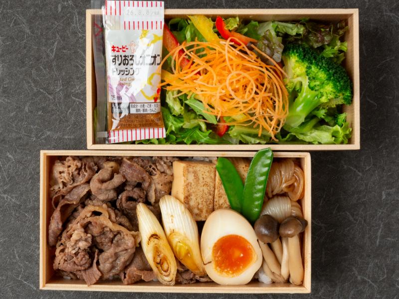 【黒毛和牛】牛すき焼き＆彩りサラダ弁当