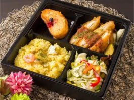 デミソースチキンカツと魚介のパエリア＆フレンチトースト弁当