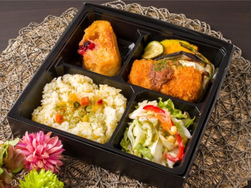 カニクリームコロッケ＆フレンチトースト弁当