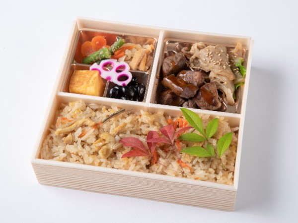 サイコロステーキ&焼肉カルビと炊き込み御膳