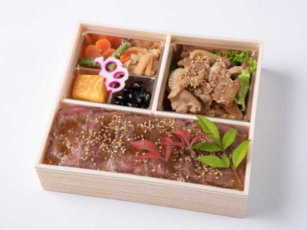 厳選焼肉カルビとローストビーフ重御膳