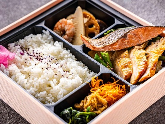 焼き魚鶏の照り焼き幕ノ内