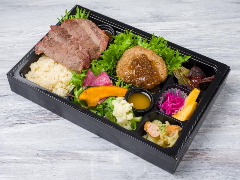 至極のハンバーグ＆特製サーロインステーキ＆朝採れ野菜サラダの極弁当
