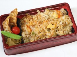 揚げ餃子キムチチャーハン弁当