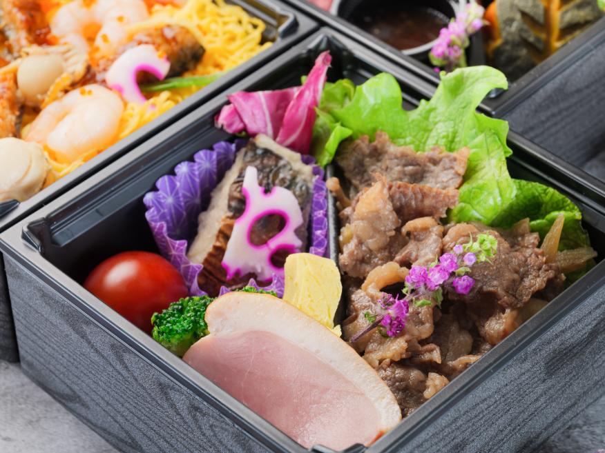 ～雅～鰻と海老と帆立の三彩チラシ飯と黒毛和牛すき焼きの三段御膳