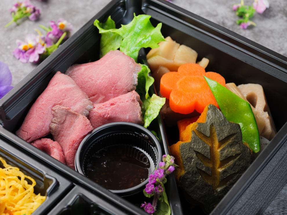 ～雅～鰻と海老と帆立の三彩チラシ飯と黒毛和牛すき焼きの三段御膳