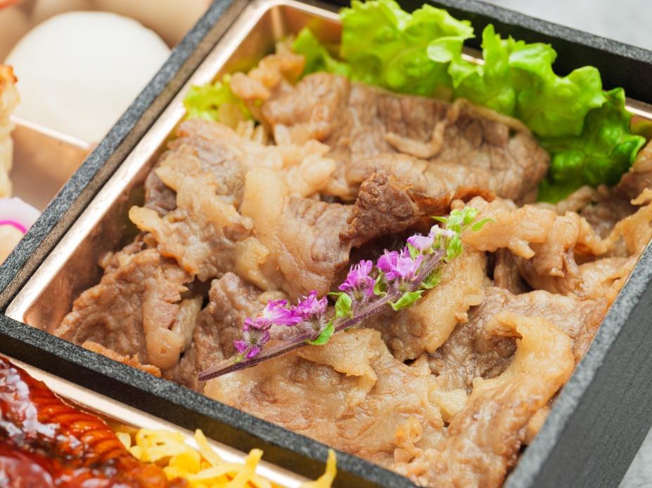 翡翠～特選鰻重(松)と黒毛牛すき焼
