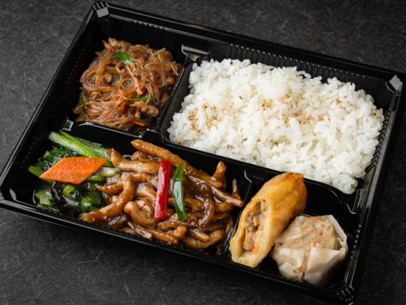 【王さんの得々中華弁当】青椒肉絲と麻婆春雨