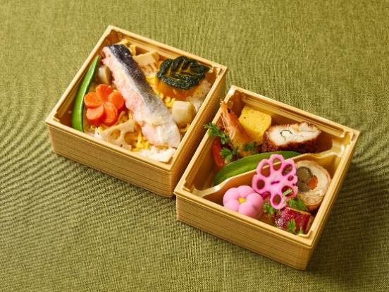 【280mlペット茶付き】亮之介白麹味噌使用〔若鶏〕と〔しゃけ〕西京焼き８種の副菜二段重