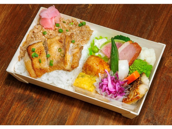 【一折】鶏山椒焼とヤゲン鶏そぼろ弁当