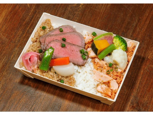 【香味】炭焼ローストビーフと二色のそぼろ弁当