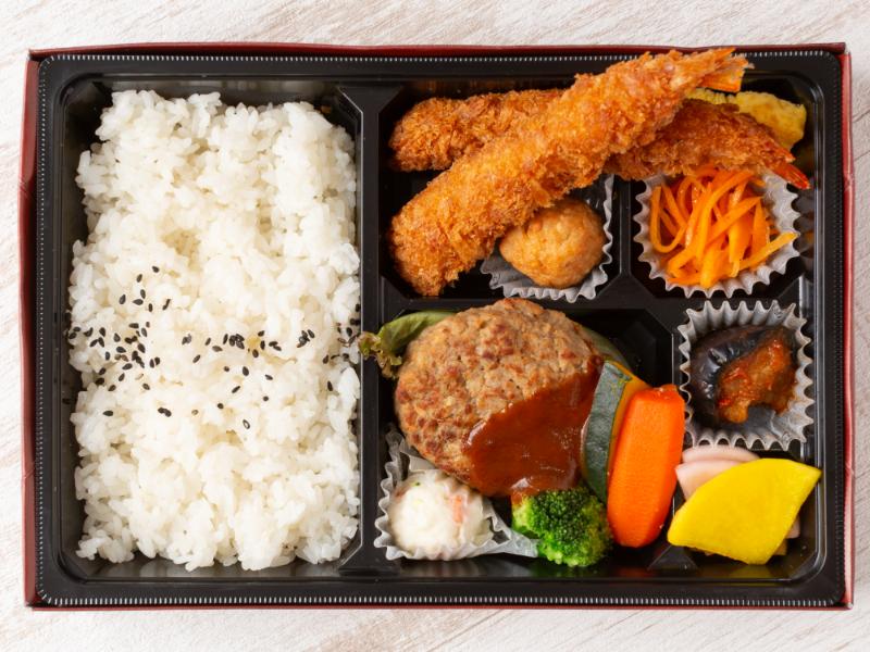 おもてなし幕の内ハンバーグとエビフライ