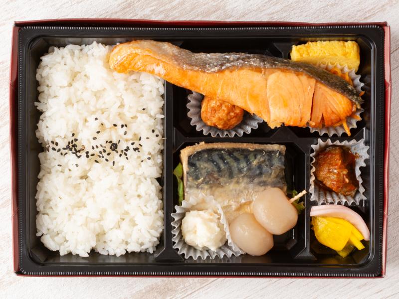 おもてなし幕の内さば味噌と鮭