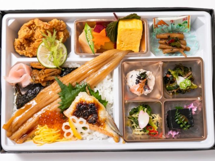 【2024年夏発売】一本煮あなごと鮭ハラス西京焼きの海鮮玉手箱