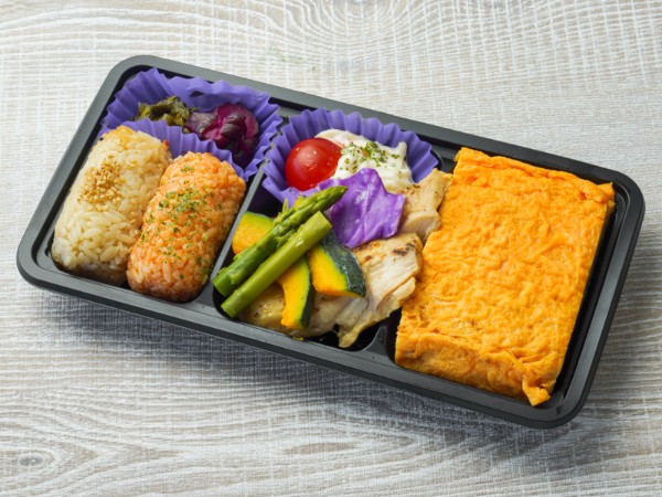 オムライス屋さんの出汁巻き玉子＆おにぎり弁当