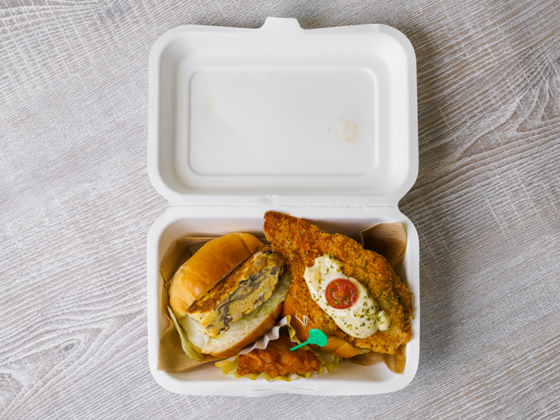 オムライス屋さんのだし巻きサンド