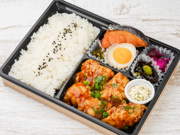 チキン南蛮と鮭塩焼き弁当