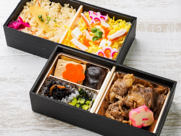 【バラちらしと筍の炊き込みご飯】黒毛和牛すき焼き弁当（肉増量）