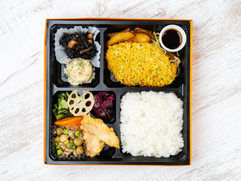 さばのスパイスパン粉焼き 豪華弁当