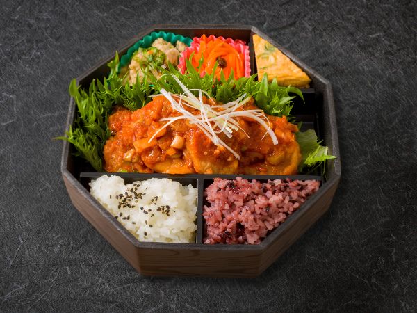 贅沢エビチリと二色ご飯の彩り御膳