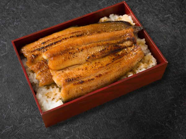 肉厚鰻を味わう至福の特選うな重
