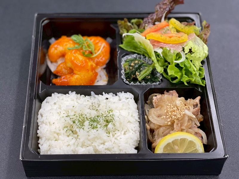 豚塩焼肉＆生ハムサラダ＆エビチリお弁当