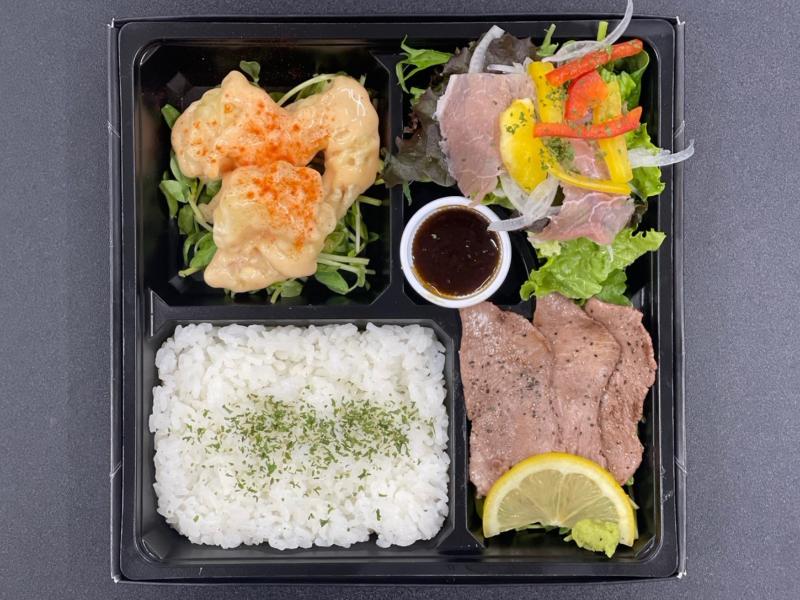 牛タンステーキ＆生ハムサラダ＆エビマヨお弁当