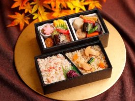 松茸御飯と蟹御飯の二段重（500mlペット緑茶付き）【9月22日～11月23日】