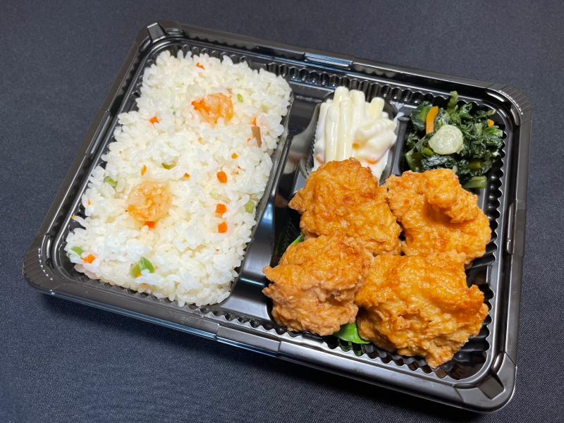 鶏の唐揚げ＆エビピラフ