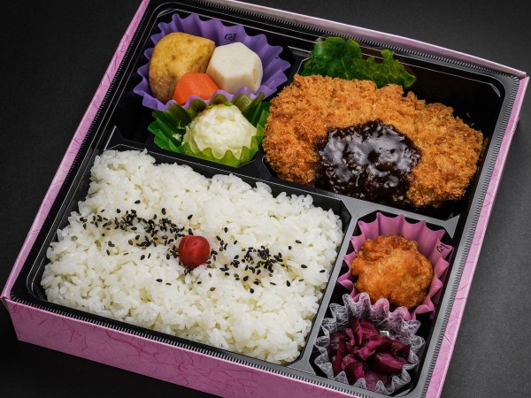 とんかつ弁当DX（名古屋味噌ソース）