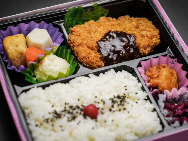 とんかつ弁当DX（名古屋味噌ソース）
