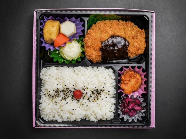 とんかつ弁当DX（名古屋味噌ソース）