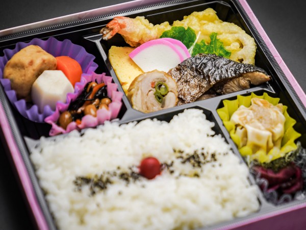 梢（焼き魚、天ぷら、煮物の和食弁当）