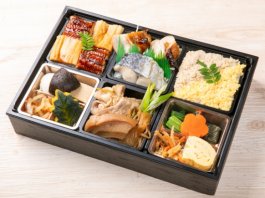 鰻と穴子の市松寿司と牛すき焼きの贅沢弁当