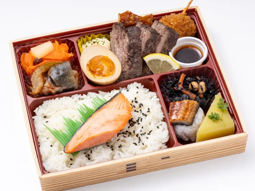 THE MAKUNOUCHI（幕ノ内弁当 直火網焼きハラミステーキ）