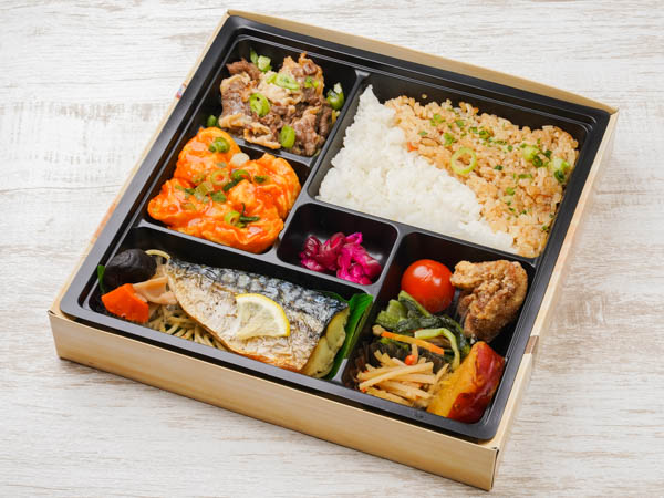 牛すき焼き＆エビチリ＆鯖塩焼き豪華弁当