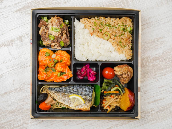 牛すき焼き＆エビチリ＆鯖塩焼き豪華弁当