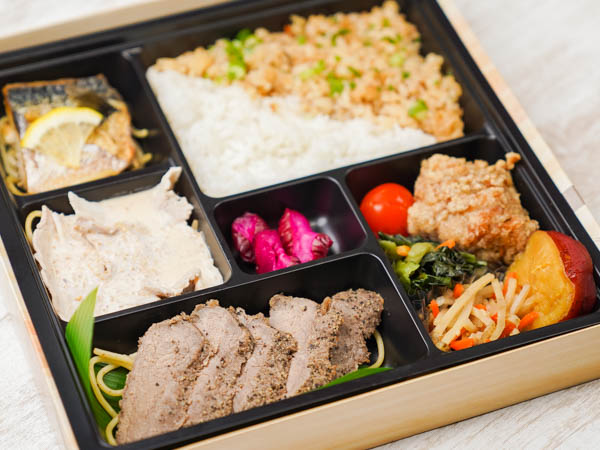 牛ステーキ＆豚しゃぶ＆鯖の塩焼き豪華弁当