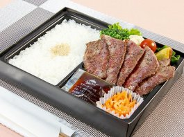 国産霜降焼肉弁当（ハーフ）（極旨ステーキソース）