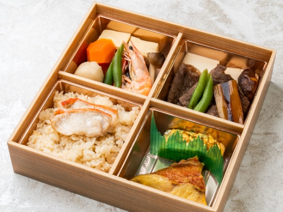 【500mlペット茶付き】特上金目鯛飯とA5ランク和牛すき焼き弁当（アコウダイ西京焼き&煮物）