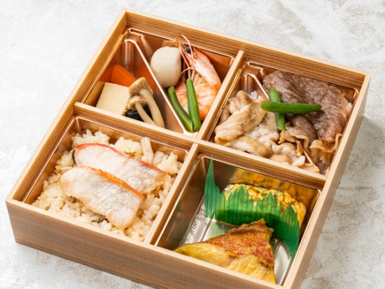 【500mlペット茶付き】金目鯛飯と黒毛和牛、豚すきご飯弁当（アコウダイ西京焼き&煮物）