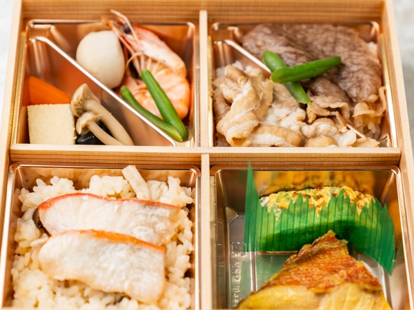 【500mlペット茶付き】金目鯛飯と黒毛和牛、豚すきご飯弁当（アコウダイ西京焼き&煮物）