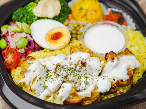 べジ惣菜5種のNYチキンオーバーライス弁当